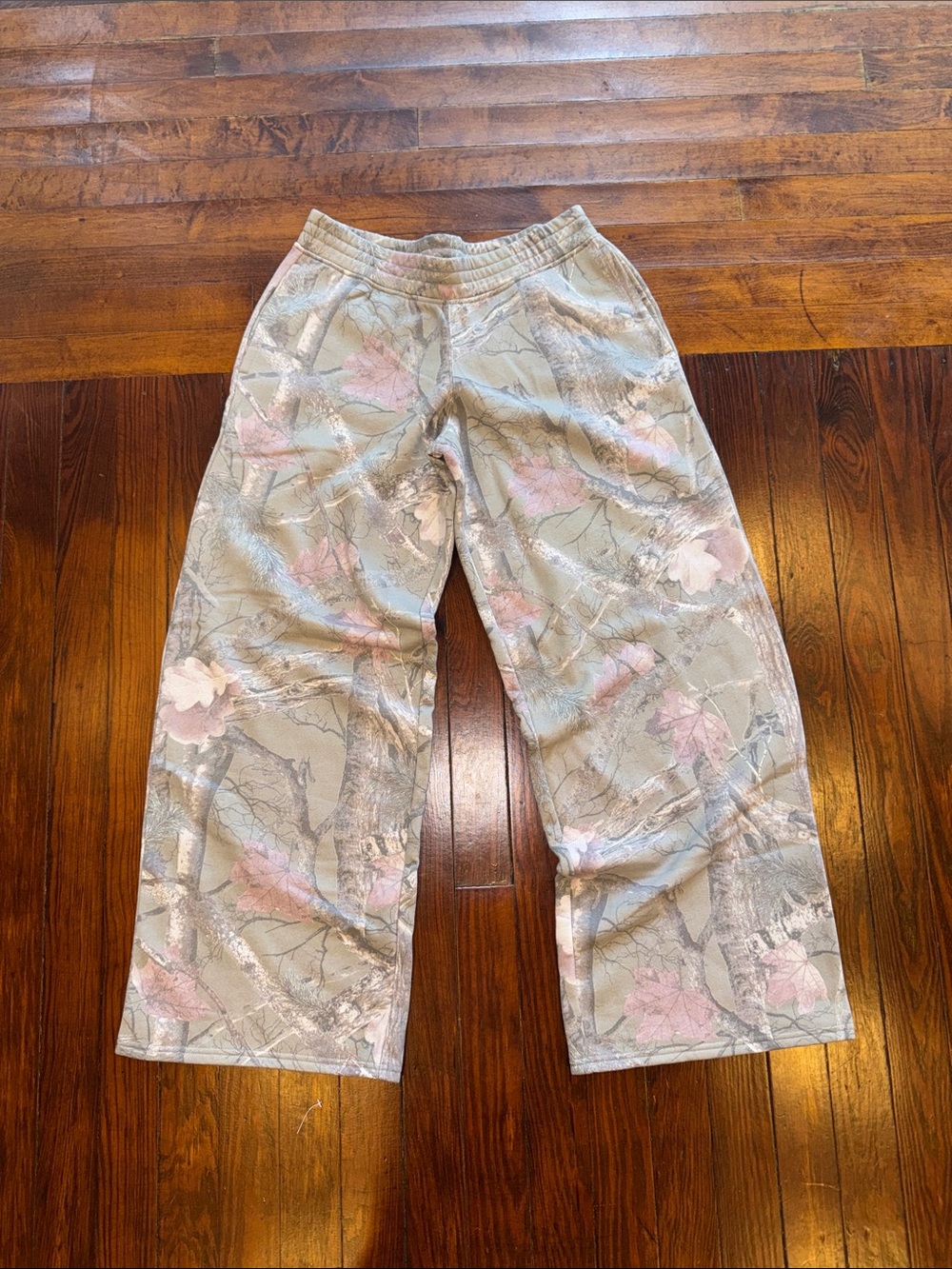 Women’s Floral Camo Wide-Leg Pants - Light Gray & Pink